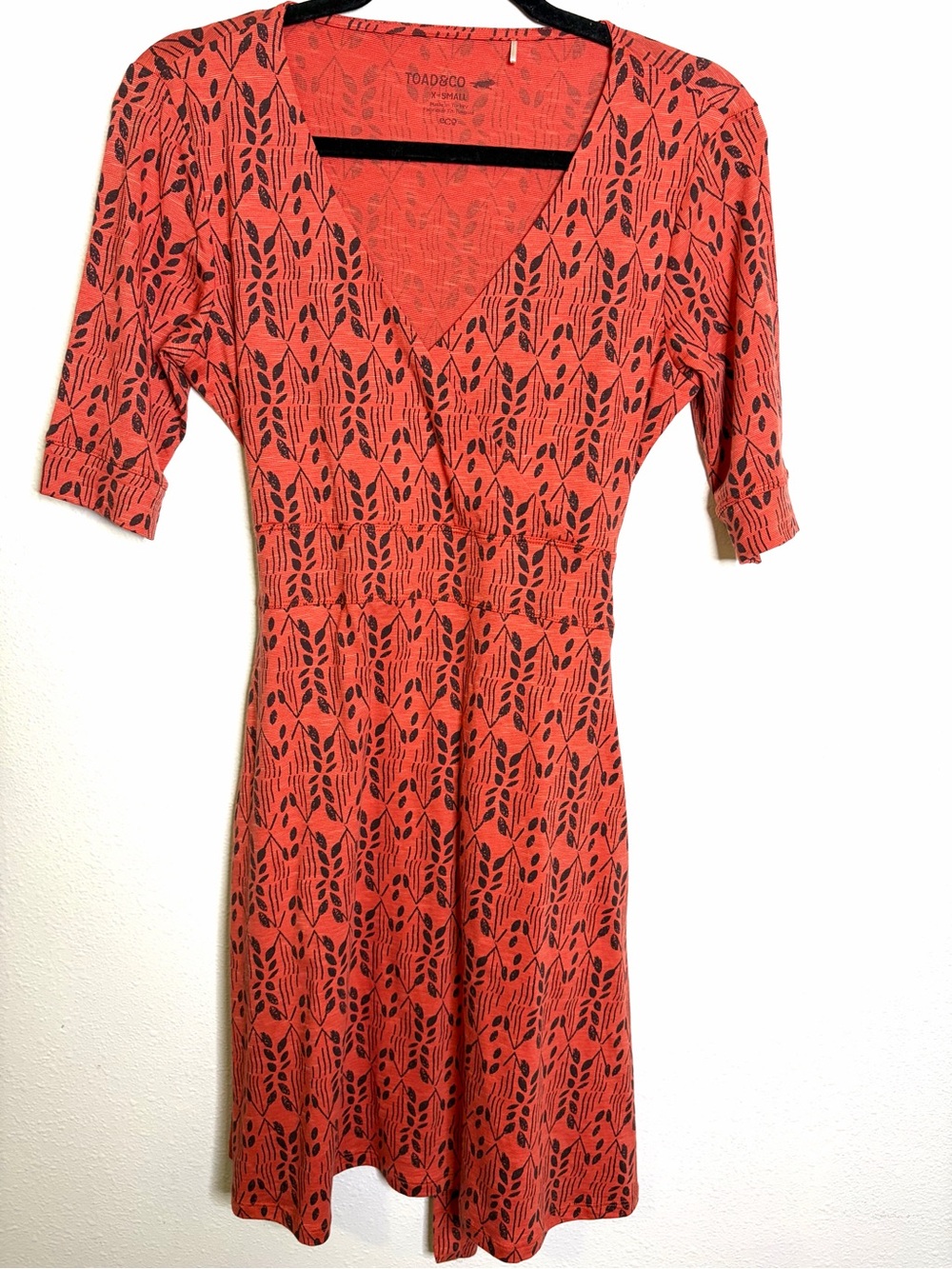 Toad&Co Organic Cotton burnt orange black XS Knit V-Neck Leaf Print Dress